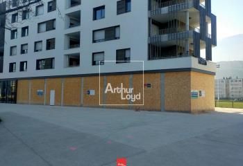 Location local commercial Pont-de-Claix - Terrasse et parvis