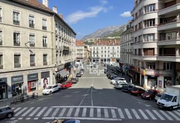 Location bureau Grenoble hypercentre - Tram, bus et gare à proximité