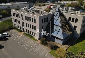 Bureaux à louer Sassenage - Immeuble rénové avec espaces verts