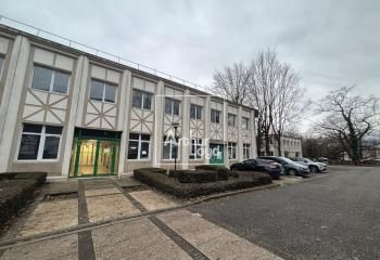Location locaux mixtes Meylan - Grande hauteur sous plafond