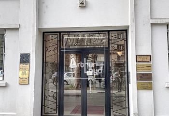 Location bureaux Grenoble centre - Tram Chavant en pied d'immeuble