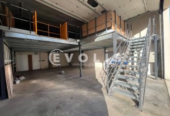 Location local d'activité Villejust - Porte 4x6,5 m