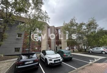 Bureaux modernes à Pessac - Tram Hôpital Haut-Lévêque - Bus Europarc