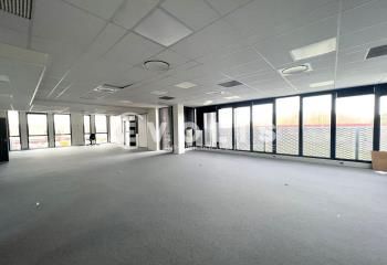 Location bureaux Bordeaux - Quartier Bassins à Flot, proche bus H et 9