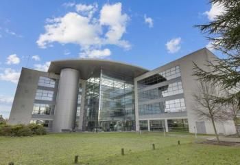 Location bureaux Guyancourt - Proximité gare Saint-Quentin-en-Yvelines