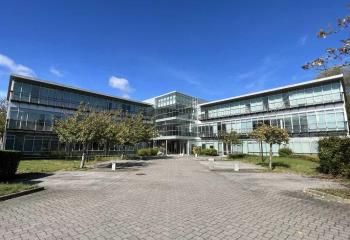 Vente bureaux Voisins-le-Bretonneux - Parc Val Saint-Quentin, RER et navette
