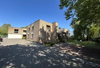 Immeuble indépendant à vendre Buc - Proche bus Fourny