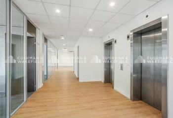 Location bureaux Courbevoie - Proche Métro, RER et SNCF La Défense