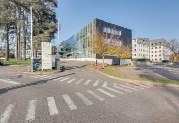 Location bureaux Limonest - Parc arboré, bus et autoroute