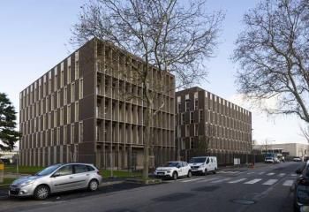 Location bureaux neufs Villeurbanne Carré de Soie - Proche métro, tramway, bus