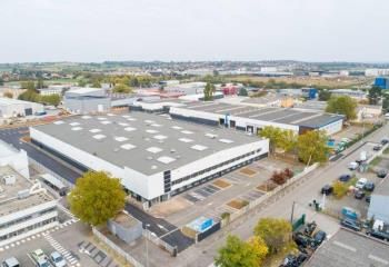 Entrepôt à louer Chassieu - Proximité A43 et aéroport Lyon-Saint-Exupéry