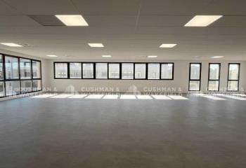 Bureaux à louer Aubagne - Proche A50, A52, bus et gare TER