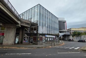 Location bureaux Évry - Proche tribunal et centre commercial, accès autoroutes et transports