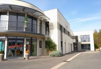 Bureaux à vendre/showroom Saint-Pierre-du-Perray - Accès A5 et RN