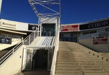 Location local commercial Nîmes - Proche autoroutes A9 et A54