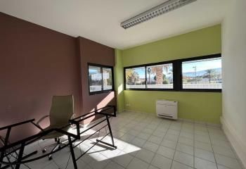 Location bureaux Saint-Cyprien - Proche autoroute A9, centre-ville et gare