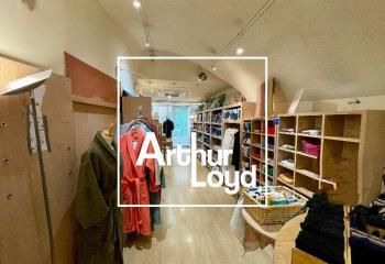 Local commercial à louer Nîmes centre-ville - Vitrine angle