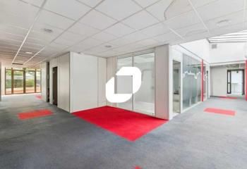 Vente bureaux Courbevoie, proche RER, Tram et Bus