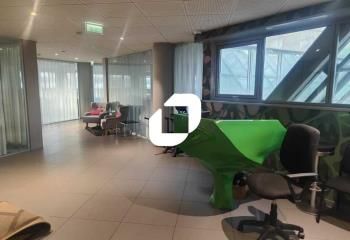 Location bureaux Nanterre, quartier d'affaires Champs Pierreux, proche RER et Tram