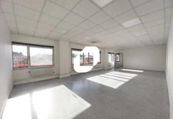 Bureaux à louer à Trappes, proche autoroutes A12, A13, A86 et gare SNCF