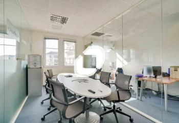 Location bureaux Chessy, proche RER A, autoroute A4 et centre commercial Val d'Europe