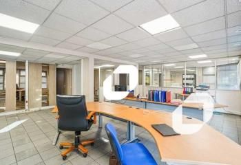 Vente bureaux Ivry-sur-Seine, proche métro Mairie d'Ivry et commerces