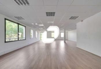 Location bureaux Montévrain - Proche gare Val d'Europe et centre commercial