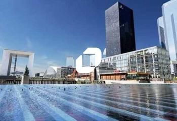 Location bureaux Courbevoie - Proche métro Ligne 1 et RER La Défense