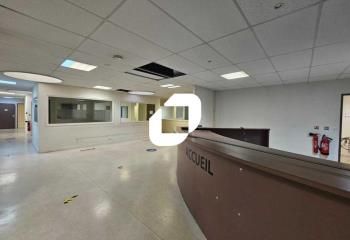 Location local commercial - 561 m²