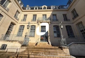Location bureaux Pontoise - Centre historique, proche gare et commerces