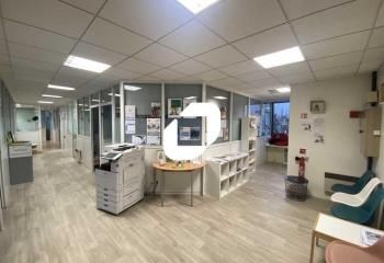 Location bureaux Osny - Proximité transports et commerces