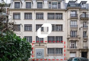 Vente local Paris 18 - Montmartre, 3 lignes de métro à moins de 10 minutes