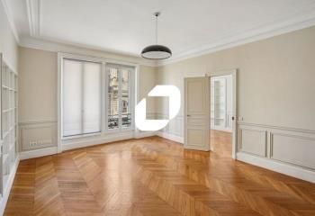 Location bureaux Paris 4 - Face Hôtel de Ville, métro et RER