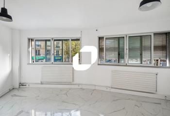 Bureaux rénovés Paris 15 - Proche métro Convention et tram