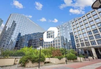 Location bureaux Courbevoie - Proche La Défense, transports et services
