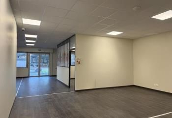 Local commercial/showroom à louer Le Haillan - Axe passant