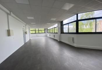 Location bureaux Saint-Denis - Proche autoroute A86 et transports