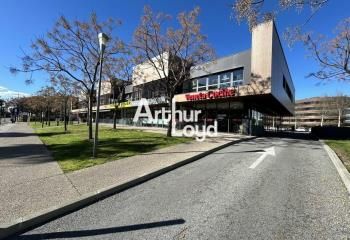 Location local commercial Fréjus centre-ville - Parking 100 places