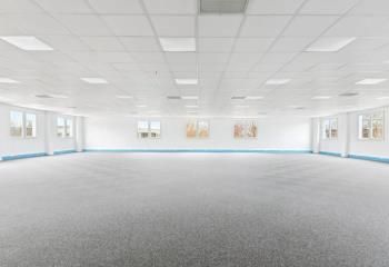 Bureaux à vendre Bron, proche tram et A43, dans immeuble neuf Le Breguet