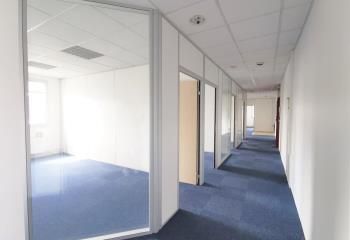 Vente bureaux Bron, proche aéroport, autoroute A43 et bus