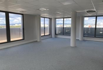 Location bureaux Lyon 8 - Proche métro Mermoz, périphérique et autoroute