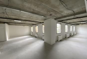 Vente bureaux Lyon 7 - Proche tram T1, bus, métro et gare TER