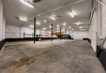 Location bâtiment indépendant Pusignan - Proche A432 et bus