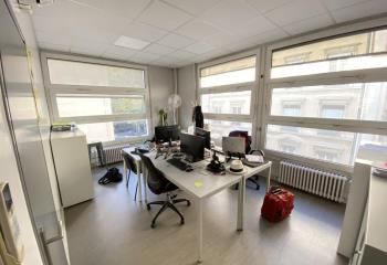 Location bureaux Lyon 3 - Proche métro B et D Saxe-Gambetta
