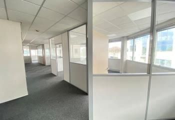 Vente bureaux Bron, proche aéroport, autoroute A43 et bus