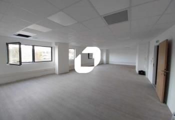 Location bureau Fabrègues, proche bus et route départementale D613