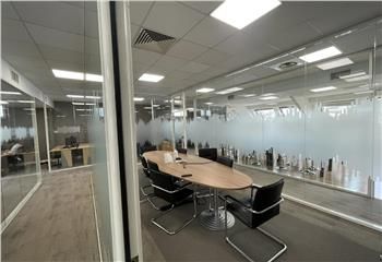 Location bureaux Saint-Ouen - Proche Métro Garibaldi et périphérique