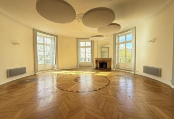 Location bureaux Nantes - Centre-ville, proche bus et tram