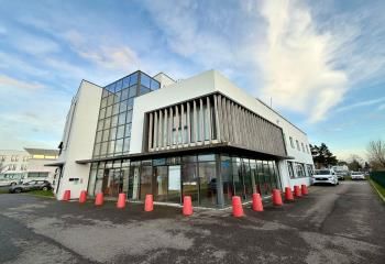 Location bureaux Vannes - Proche clinique, nombreux parkings