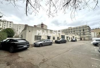 Vente bureaux Villeurbanne, proche transports en commun et 8 parkings